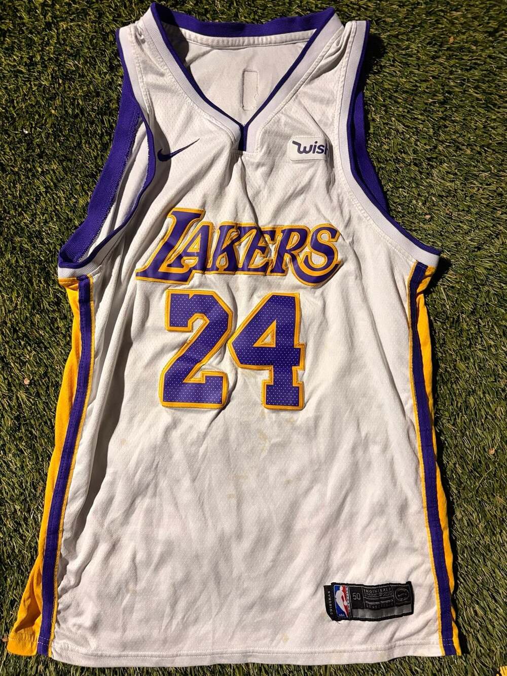 Nike Los Angeles Lakers Kobe Bryant #24 Swingman Jersey